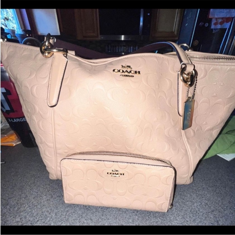 BUNDLE! Coach Purse/Wallet. EUC Coach Purse. GUC Matching Leather Wallet.